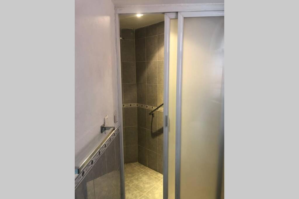 Amplia Habitacion Tipo Ejecutiva Con Bano Y Acceso Privados Toluca Buitenkant foto